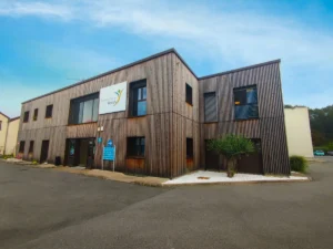 Vue extérieure du bâtiment en bois accueillant le DIAPS