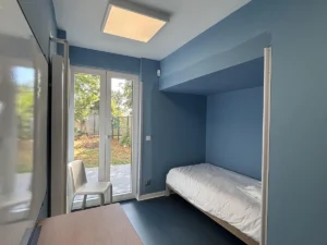 Chambre bleue de l’hébergement