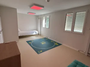 Chambre équipée d’un éclairage sensoriel